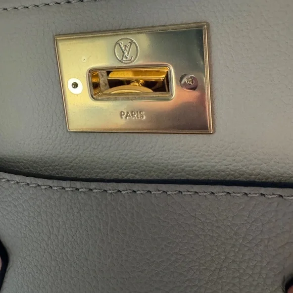 Louis Vuitton On My Side - Picture 4 of 11